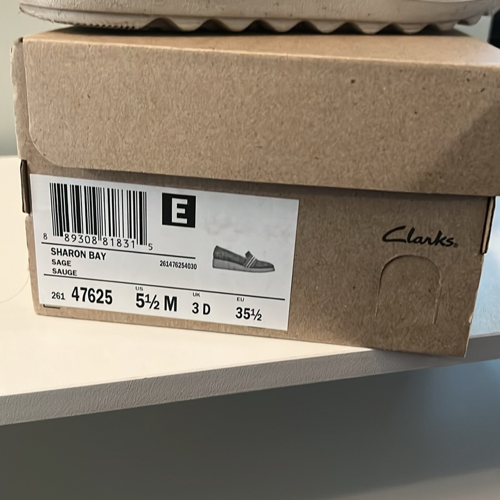 Clarks Loafers - Picture 2 of 5
